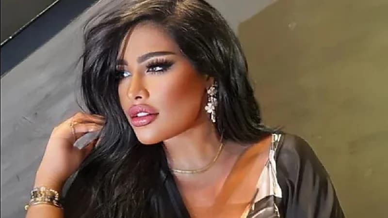 شاهد.. ملكة كابلي تفاجئ  متابعيها بالظهور دون فلتر