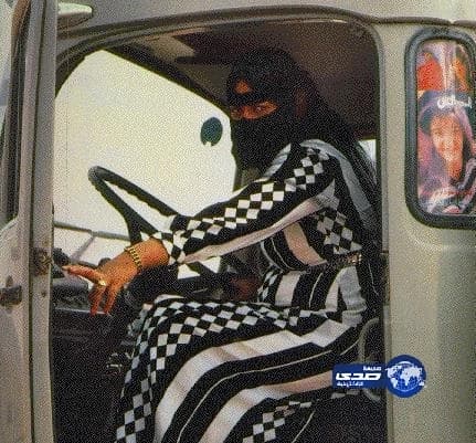 بالفيديو.. عريس يستخدم "صهريج مياه" في زفته