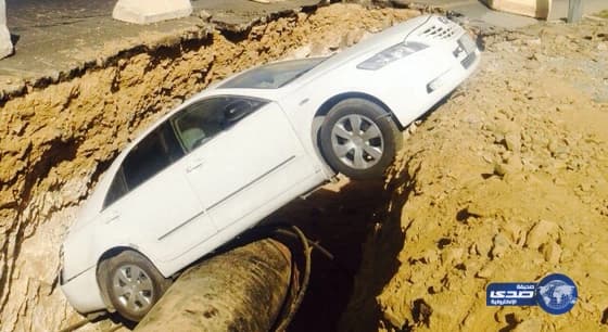 النيران تلتهم شعر سيدة أثناء قيامها بإطفاء شموع عيد ميلادها