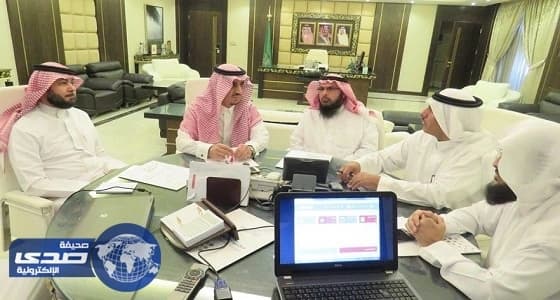 بالفيديو.. أحد مرابطي الحد الجنوبي يحمل شهيدا رغم إصابته