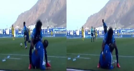 بالفيديو .. لقطة طريفة بين " الشهراني " ومدربه خلال المباراة