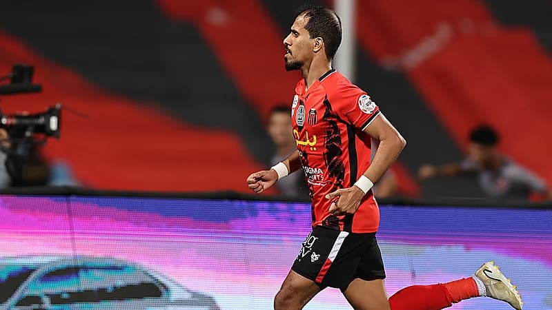 لاعب الرياض بعد الفوز : الرجال لا يظهرون إلا في وقت الشدائد .. فيديو