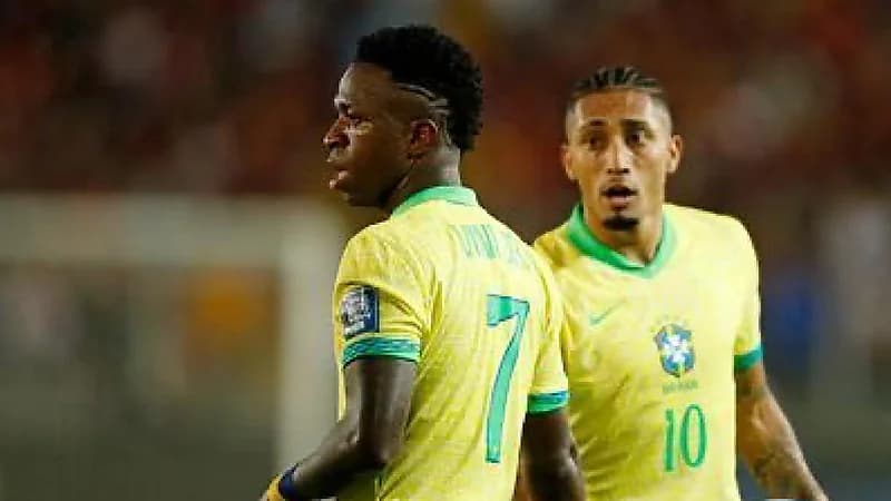 رافينيا ينفعل على فينيسيوس بسبب محاولته إهدار الوقت .. فيديو