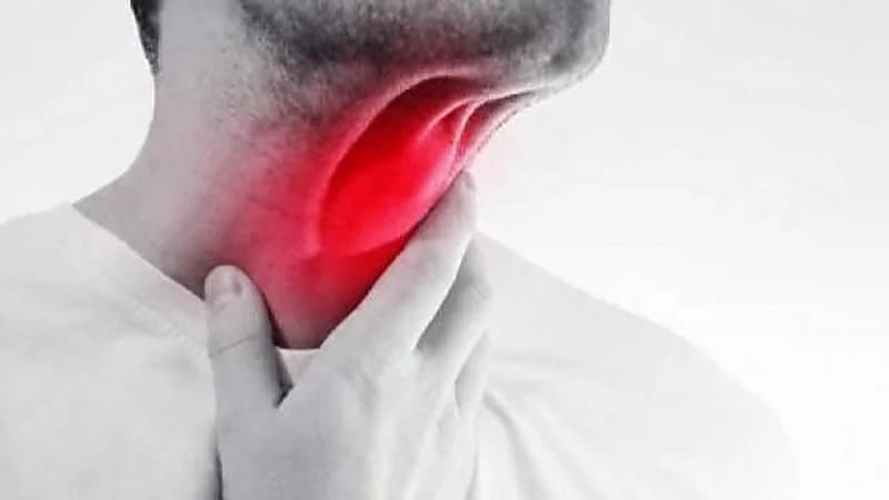 "استشاري" يحذر من خطورة المضادات الحيوية في حالات التهابات الحلق