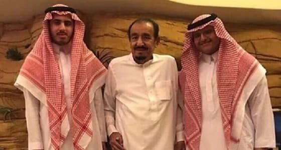 الملك سلمان يظهر كاشف الرأس وبدون الشماغ والعقال
