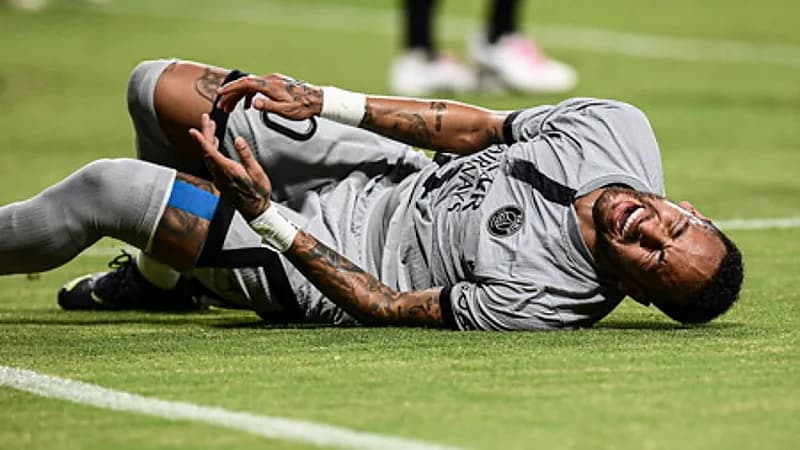 بالفيديو.. نيمار يزعم السقوط والإصابة من جديد