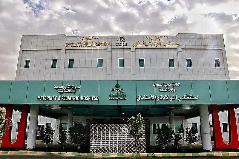 استخراج بطارية حارقة من مريء طفل في عملية مدتها 30 دقيقة بمستشفى بيشة