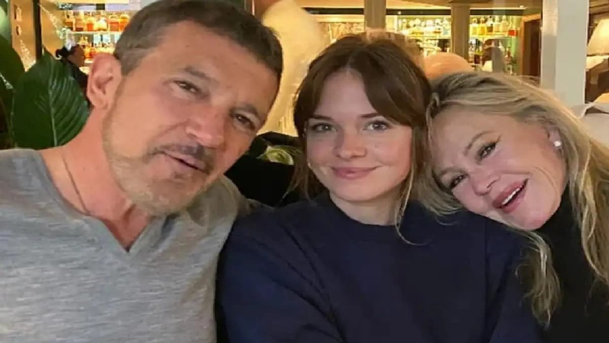 ابنة أنطونيو بانديراس تدخل عش الزوجية بحضور ابنتي أوباما .. صور