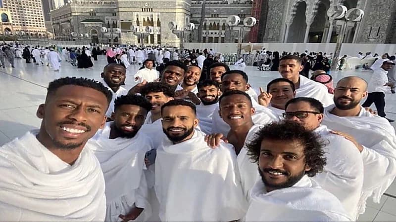 ‏لاعبو الهلال يؤدون مناسك العمرة بعد مباراة الاتحاد