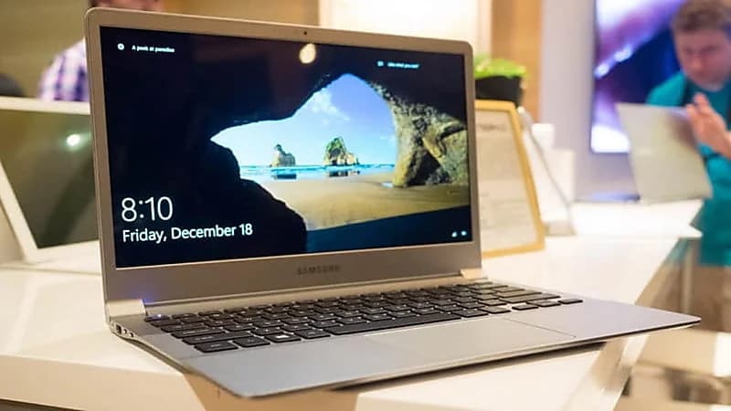 بالفيديو.. سامسونج تنافس آبل بجيل جديد من الحواسب المحمولة
