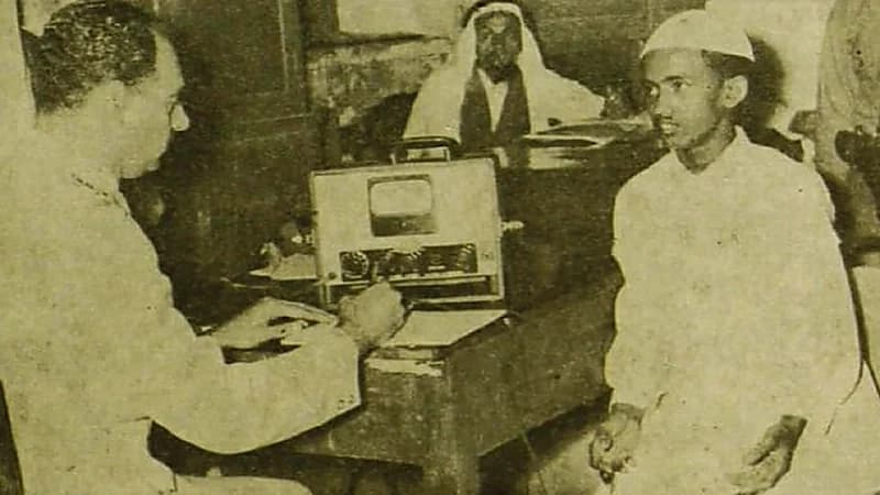 صورة نادرة لتجربة جهاز كشف الكذب على أحد المواطنين قبل 65 عاما