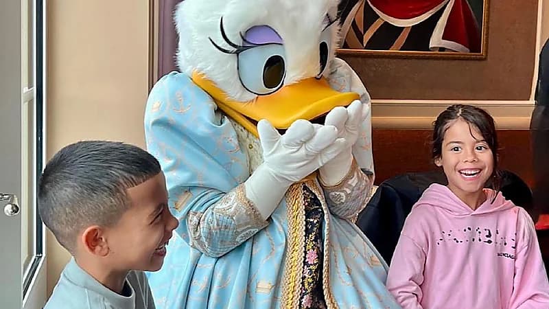 رونالدو يوجه رسالة تهنئة دافئة لأفراد عائلته: اليوم هو يومكم