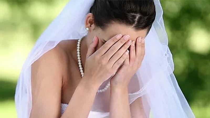 العثور على عروس مشنوقة بعد يوم من زفافها