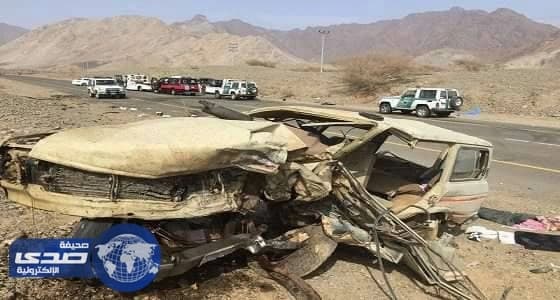 مصرع شخصين وإصابة 7 آخرين في تصادم وجه لوجه على طريق حجر - رابغ