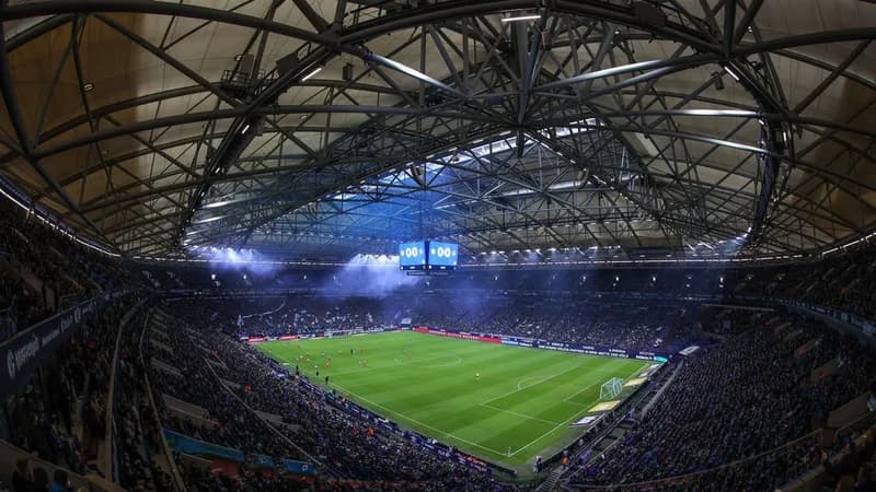 ملعب بوليفارد هول نسخة من ملعب نادي شالكه الألماني في موسم الرياض .. صور