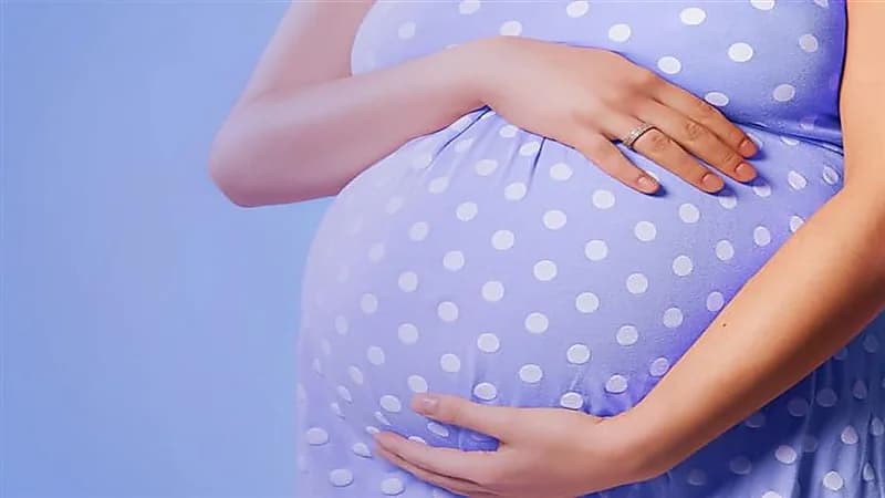 تأخر الإنجاب قد يطيل عمر الأم
