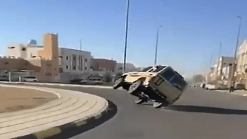 ضبط قائد مركبة ظهر في "فيديو" وهو يقود على إطارين في تبوك