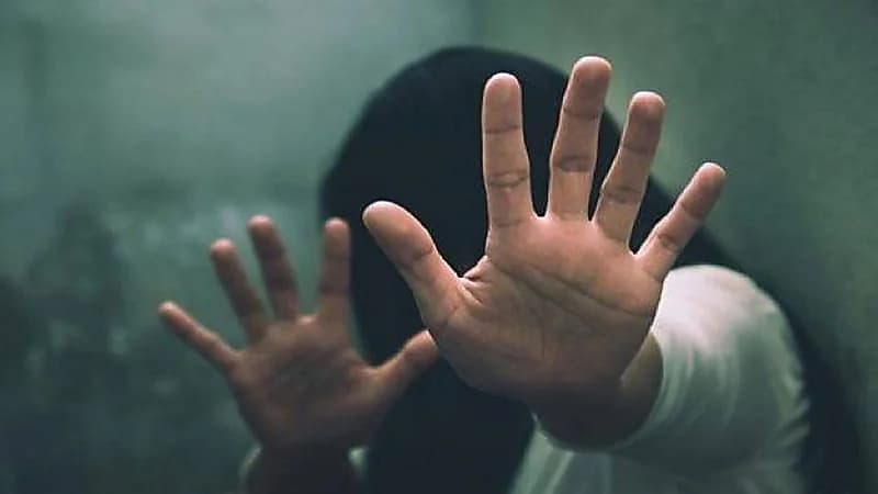 السودان تلغي حكما برجم فتاة متهمة بالزنا