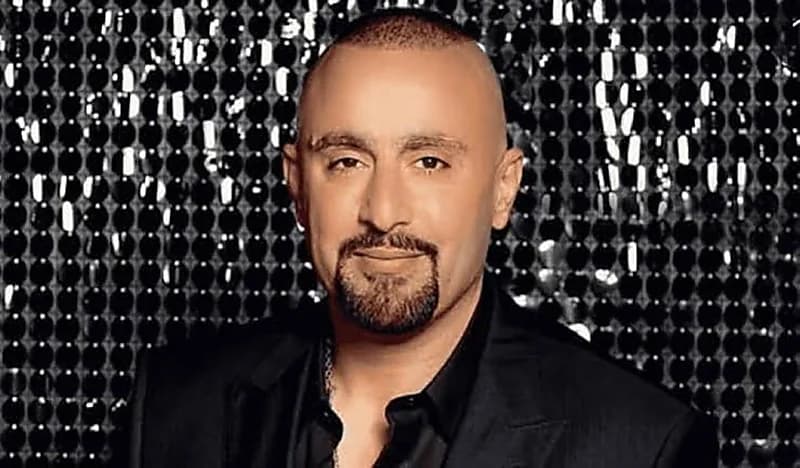 أحمد السقا: والدتي تعاملني كطفل حتى الآن "فيديو"