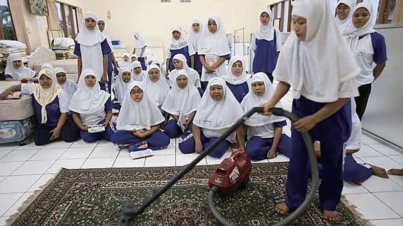 "وزيرة فلبينية": قدمنا طلب للمملكة بتقليص مدة عقد العمالة المنزلية