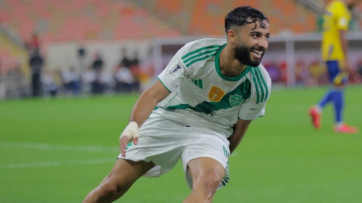 الأهلي يهزم الغرافة برباعية .. صور