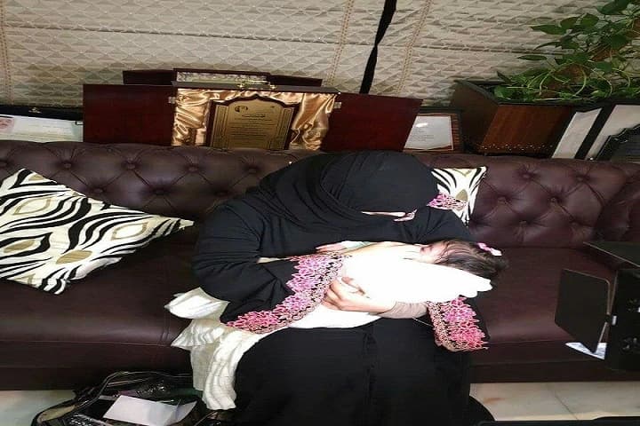 الرضيعة المعنفة "دارين" تعود لحضن أمها