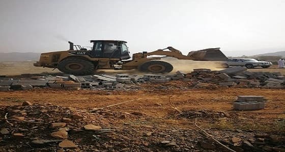 بالصور.. استعادة 470 ألف م2 حاول مواطنون الاستيلاء عليها بمحايل عسير