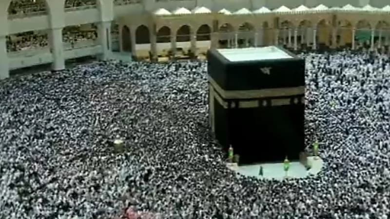 بالفيديو.. حشود غفيرة من المعتمرين في صحن الطواف