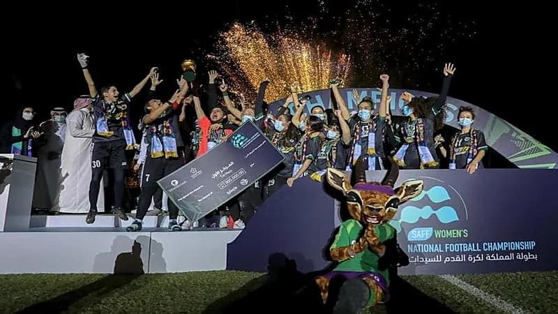 فريق "المملكة" النسائي يتوج بلقب بطولة كرة القدم للسيدات