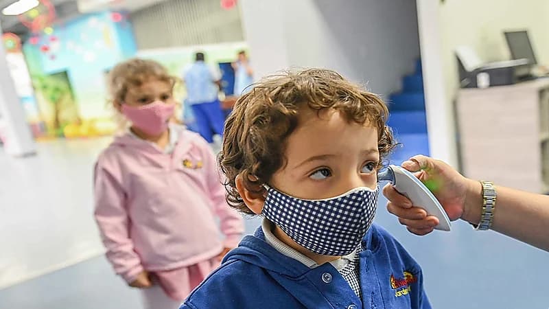 بالفيديو.. باحث: إجراءات الوقاية من كورونا تضعف الجهاز المناعي للأطفال