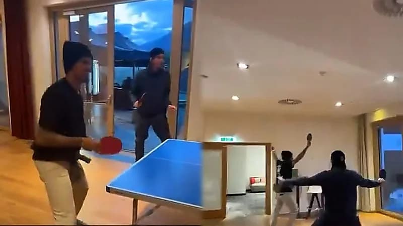 المجحد لجالينو أثناء لعبه تنس الطاولة: والله ما له فيها والأخير يرد بضربة قوية.. فيديو