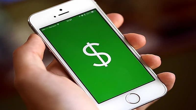 بالفيديو ..خبير تقني: لا تنجرفوا وراء تطبيق التربح المتداول