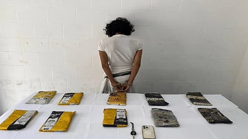 شاهد.. لبناني يدخل في نوبة بكاء لعدم تمكنه من تأمين الغذاء لطفلته