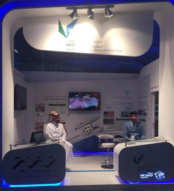 بالصور .. "العلوم والتقنية" تعرض طائرات منتجة محلياً و تتيح للزوار تجربة قيادة الطائرة في معرض بالرياض