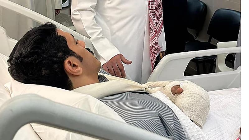 شخص يعتدي على رجل أمن كويتي بسيف ساموراي .. صور