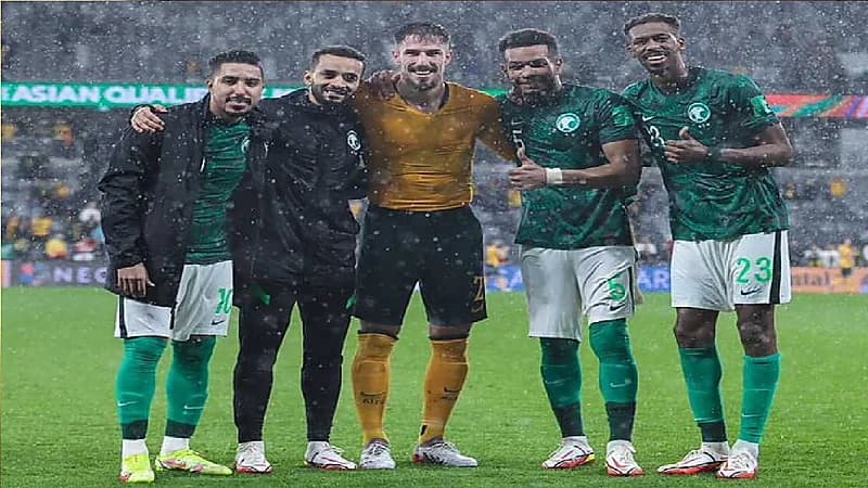 بالصور .. الاسترالي "ديجينك" لزملائه في الهلال:"أنتم عائلتي الزرقاء"