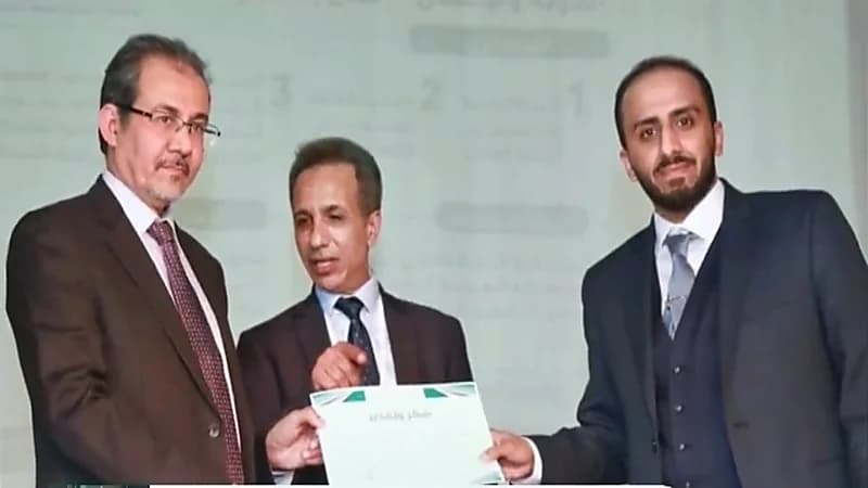 بالفيديو.. مبتعث يطبق التعليم المعكوس على طلاب الحاسب الآلي