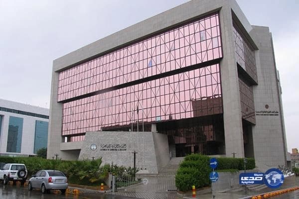 دراسة: التسوق والذهاب للمطاعم يعرضان الأشخاص للإصابة بكورونا (فيديو)