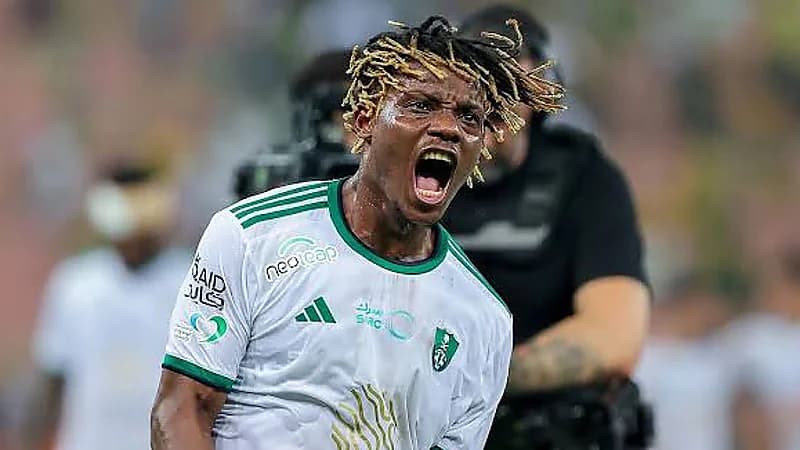 مانشيني يضم ريان حامد بدلًا من فهد المولد