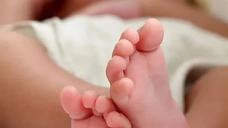 شقيقتان تتخاصمان بسبب حمل إحداهما في ذكر