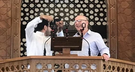 مالك مانشستر يونايتد يعتلي المنبر بعد صلاة الجمعة