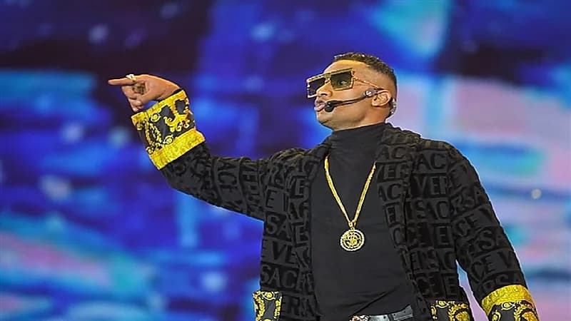 محمد رمضان يشعل المسرح في افتتاح "فورمولا1" بجدة