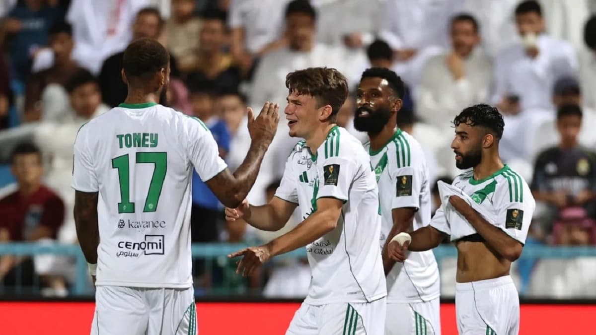 الأهلي يفوز على الباطن بثلاثية ويتأهل لربع نهائي كأس الملك