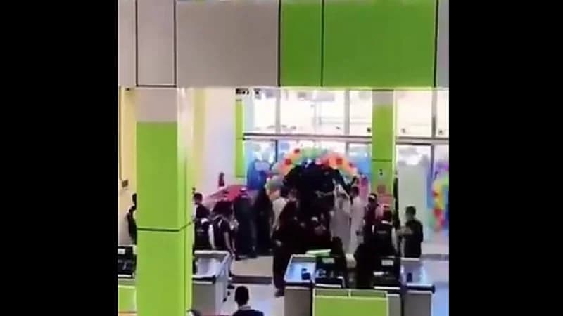 بالفيديو.. إغلاق مول بعد افتتاحه بساعتين في حائل