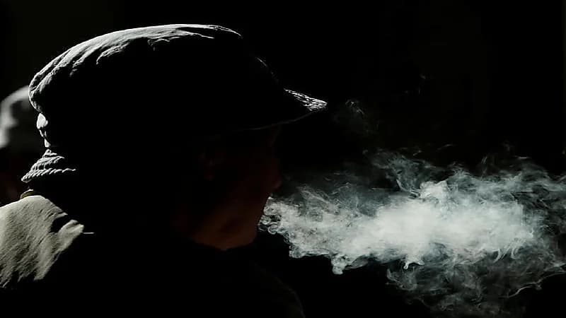 دراسة طبية: المدخنين أكثر عرضة بالزهايمر والخرف مقارنة بغيرهم