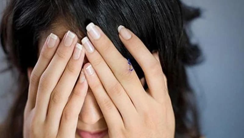 تغريم سيدة اعتدت على زوجها بمفتاح سيارة بسبب صور عائلية