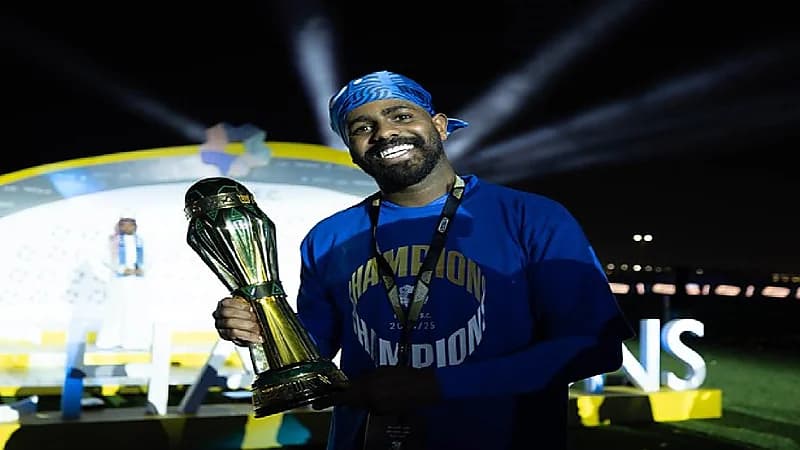 نيوم يستغني عن خدمات 4 لاعبين