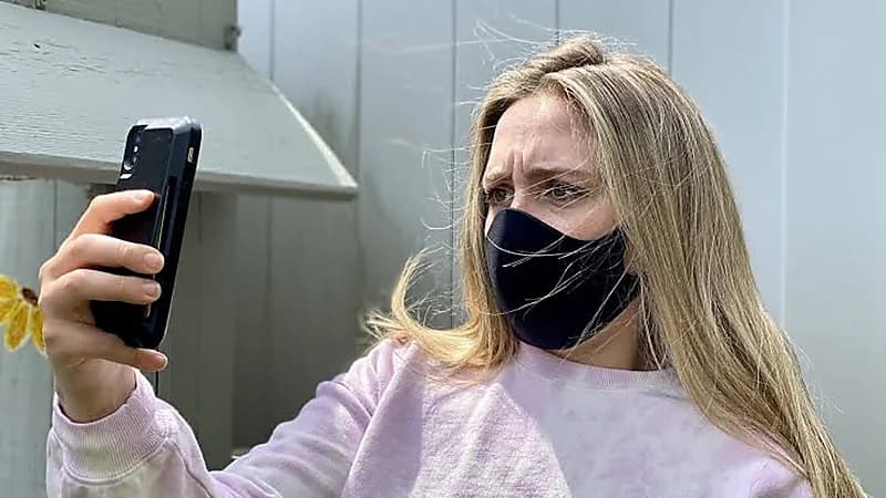 استخدام بصمة الوجه لفتح قفل "آيفون" أثناء ارتداء الكمامة