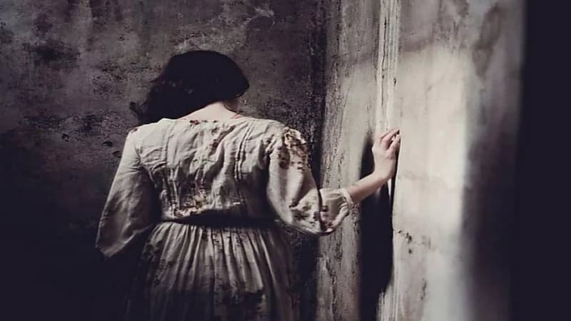 اغتصاب فتاة واصابتها بتمزق مهبلي وتهتك في المستقيم على يد عناصر الملالي الارهابية