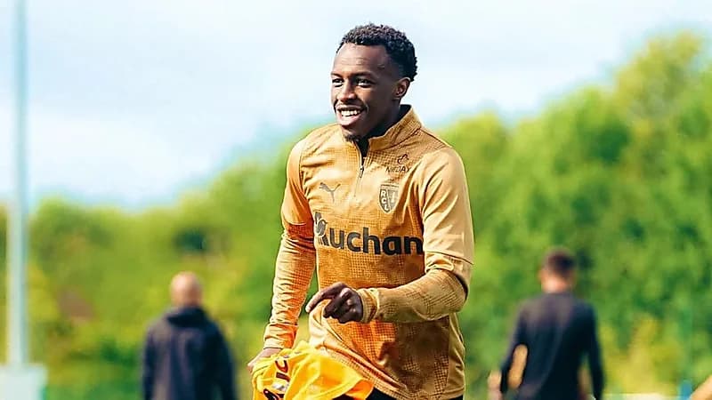 سعود عبدالحميد يخوض أولى مبارياته مع لانس .. فيديو